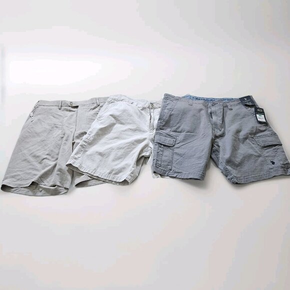 Shorts Mens W 40 Lot of 3 Beige Gray Pockets Chino Cargo Golf Outdoor Athleisure - Picture 1 of 16